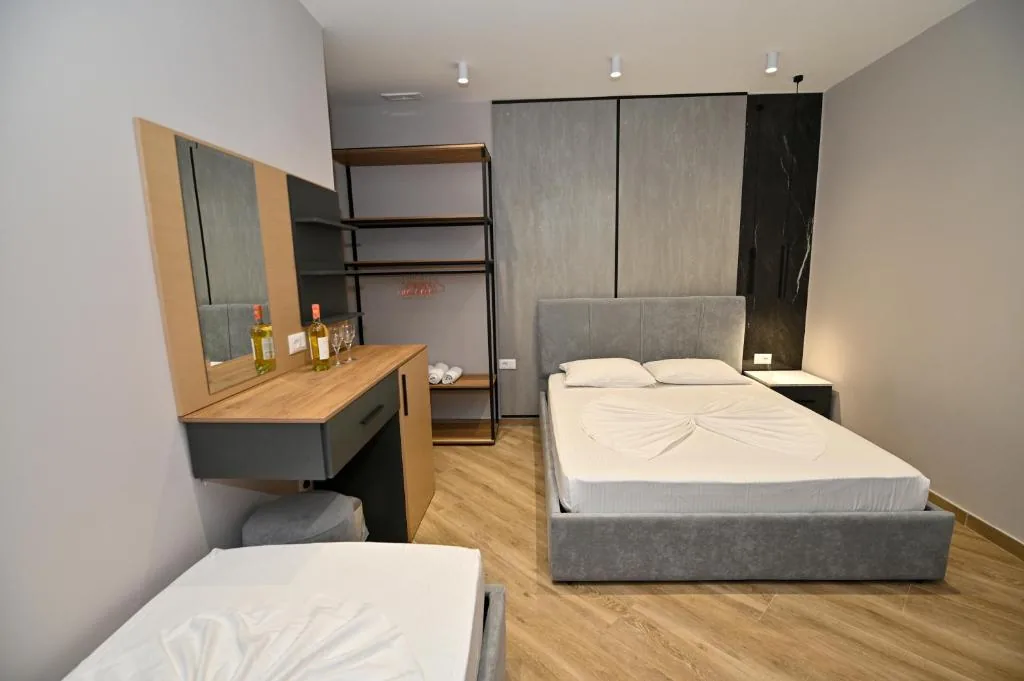 Triple Room with Balcony — MondurO Hotel